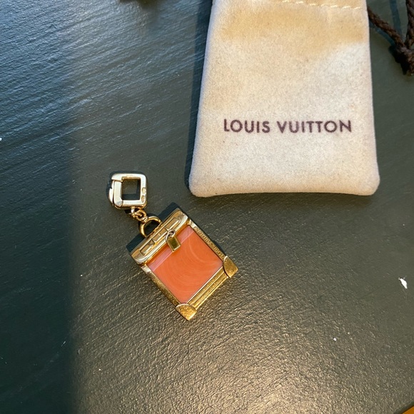 Authentic Louis Vuitton Yellow Gold Charm - Picture 8 of 8